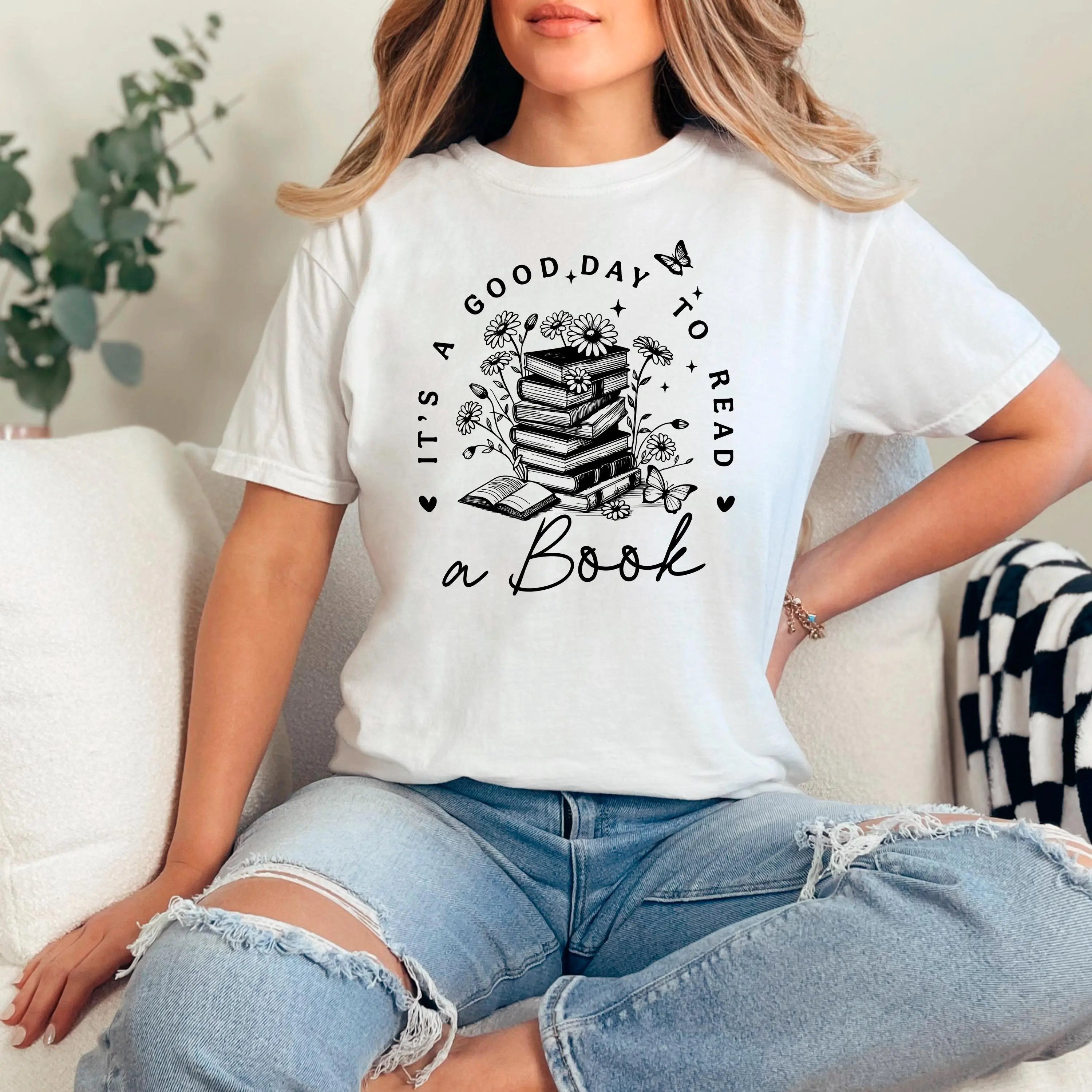 It’s A Good Day To Read A Book Shirt – Aesthetic Book Lover Tee – Cute Vintage Reader T Shirt For Women – Cozy Reading Graphic Tee