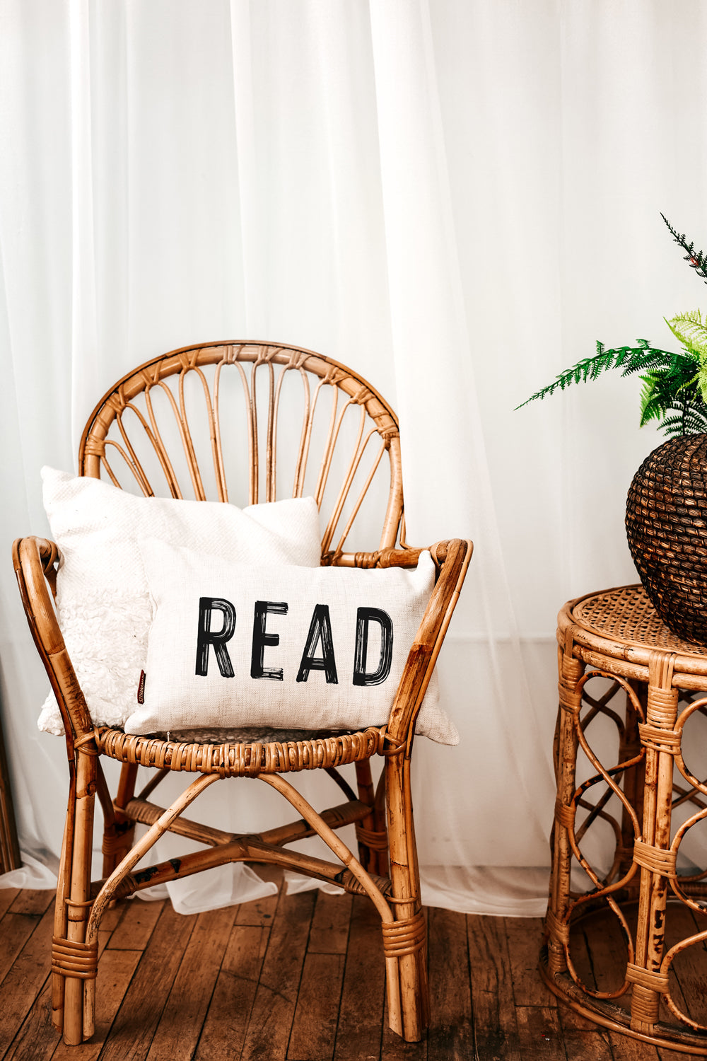 Book Pillow - READ
